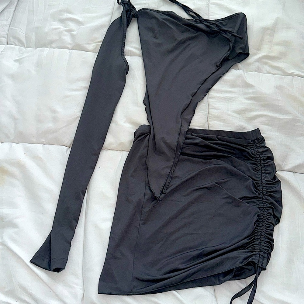 Two piece with add on sleeve cute for a concert or date night 🩶